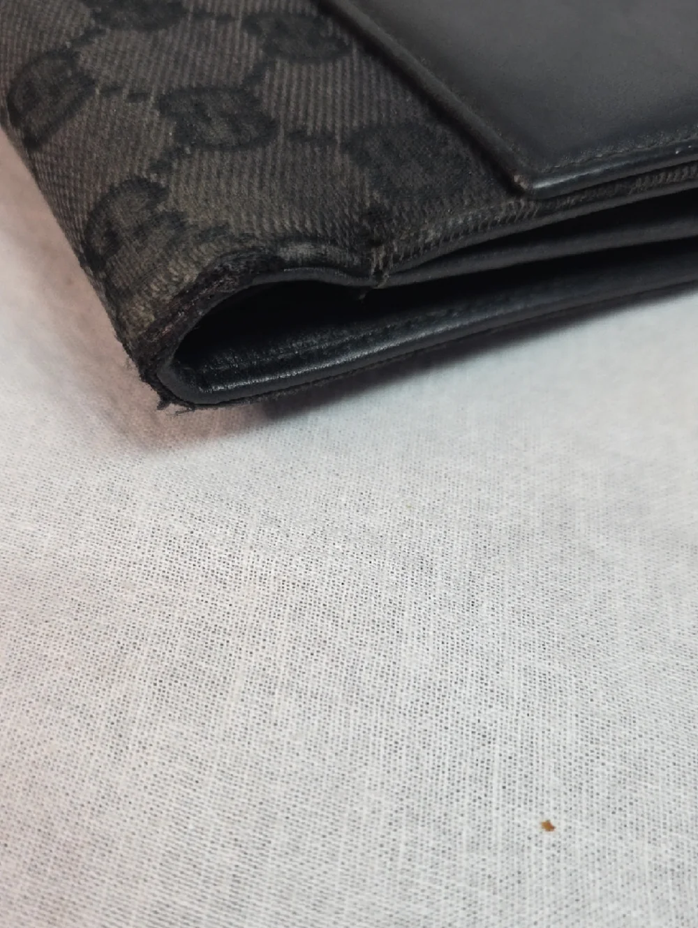 Gucci Vintage GG Canvas Wallet With Piston Lock - Picture 9 of 10